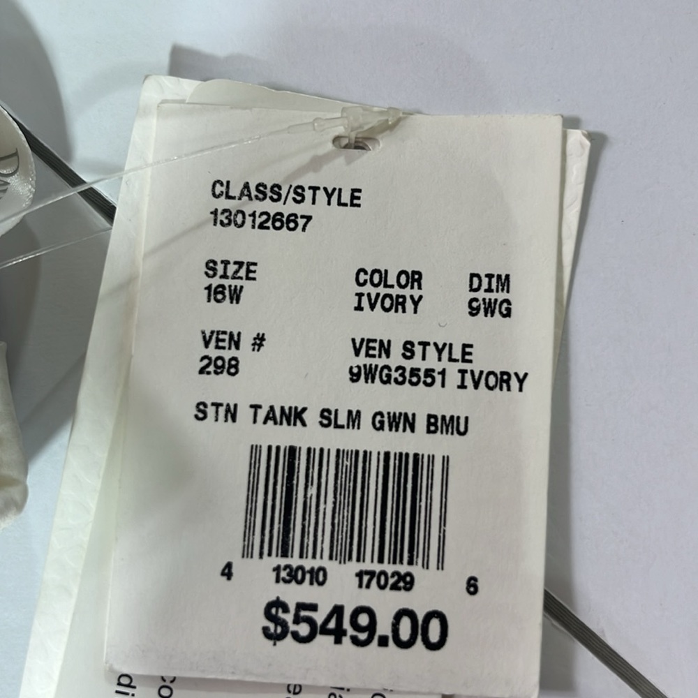 NWT David’s Bridal Ivory Satin V-N Wedding Gown Floral Appliqué on Side Size 16W - Picture 10 of 15
